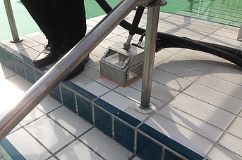 Çini Temiz Yüzme Havuzu