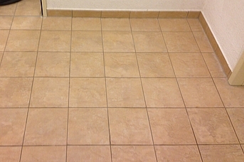 Çini Temiz Yüzme Havuzu