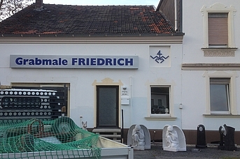 İserlohn'da Mezar Gravürleri