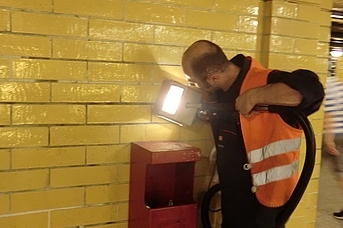 Bvg'de Berlin'de Grafiti Kaldırması ( Berlin Metrosu)