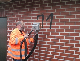 Autobahnmeistereien'de Grafiti Silme